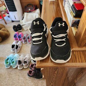 UNDER ARMOUR Size 8 Womens Athletic Shoes